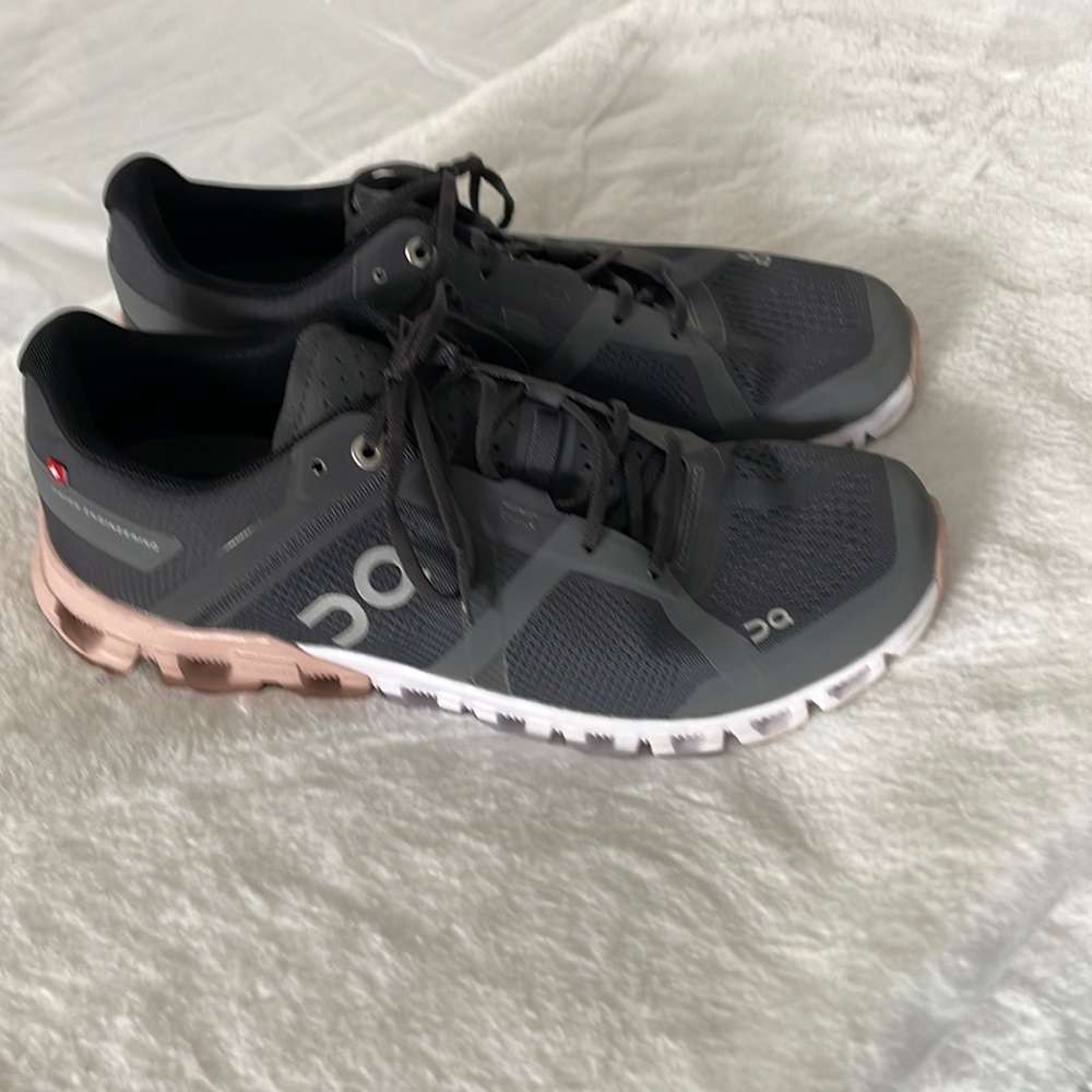 Womens ON athletic shoes